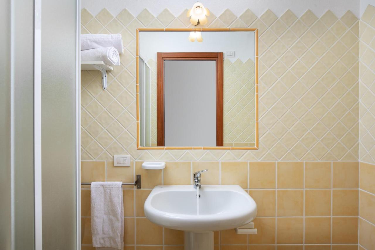 Homey Experience - Central Stay La Maddalena  Luaran gambar